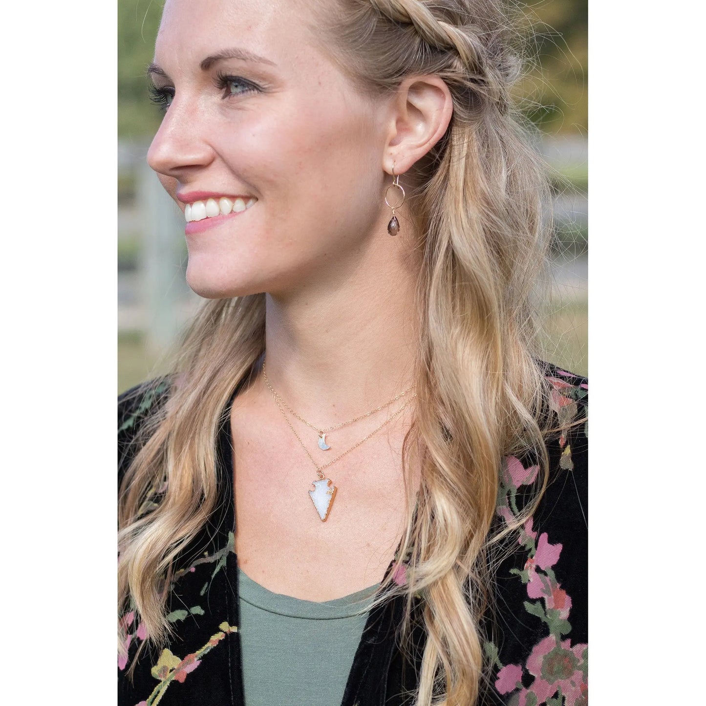 https://cdn.shopify.com/s/files/1/0286/4880/files/Vannucci-Design-by-Justine-Agate-Druzy-Necklace-N202DZY-detail-2.jpg?7768313539916528905