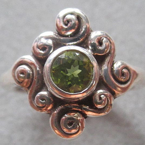 Richelle Leigh Sterling Silver Peridot Swirl Ring R127SSP Artistic Designer Handcrafted Jewelry
