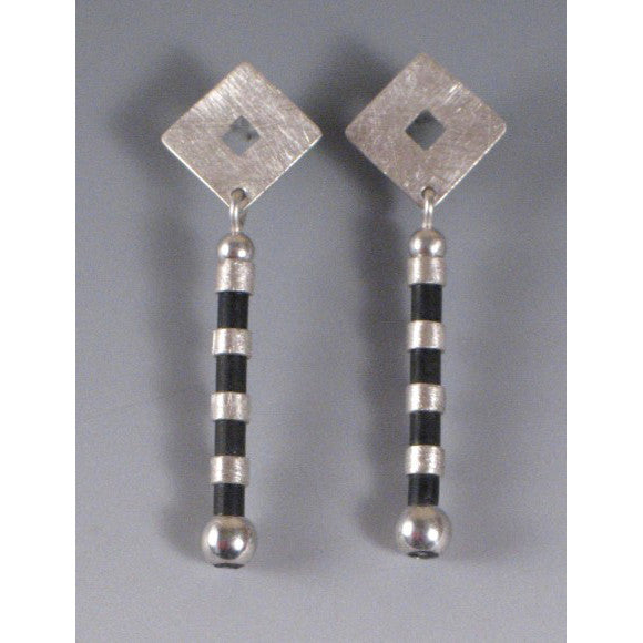 Suzanne Linquist Red Circle Metals Earrings 12E34, Artistic Artisan Designer Jewelry